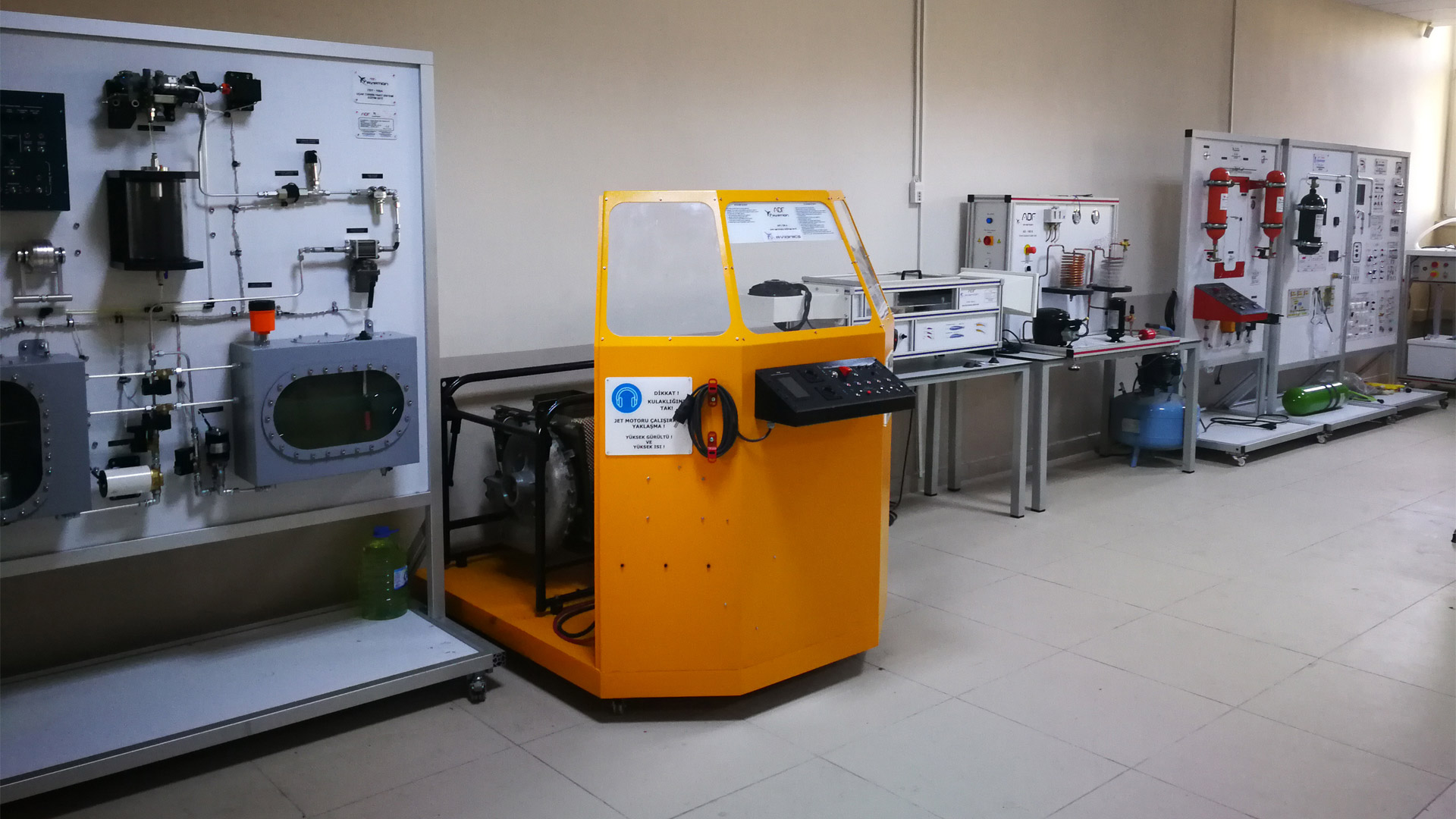 Gazi Meslek Lisesi Havacılık Laboratuvarı